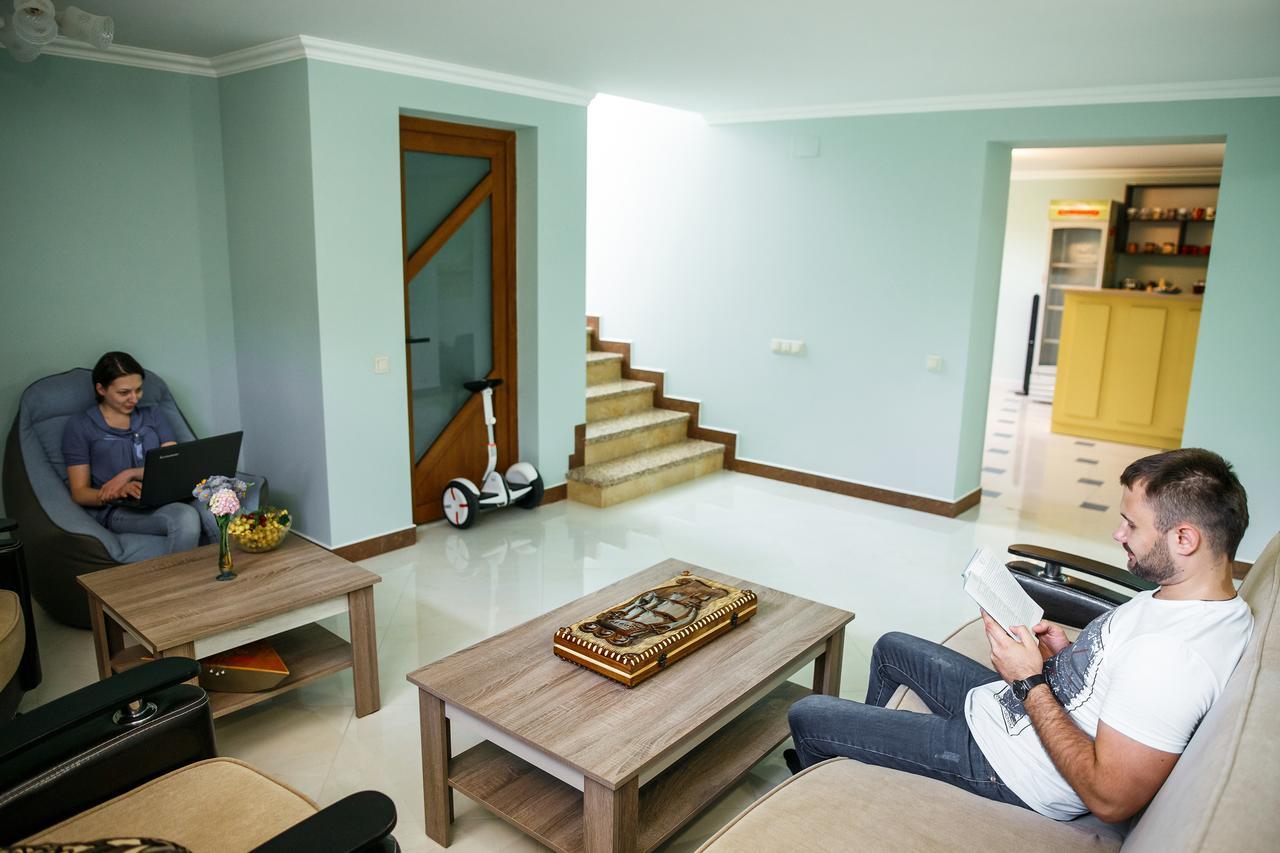 צ'רנוביץ Sweet Home Hostel / Guest House מראה חיצוני תמונה