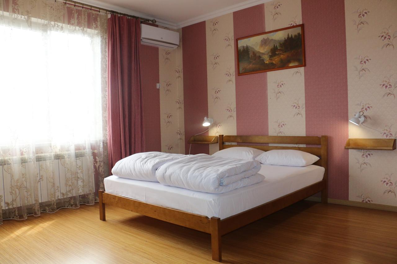 צ'רנוביץ Sweet Home Hostel / Guest House מראה חיצוני תמונה